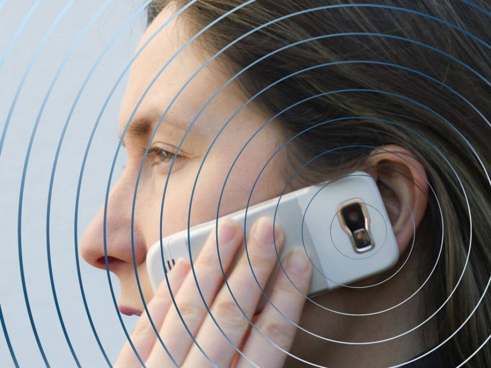 Téléphones portables: les accessoires anti-ondes sont-ils vraiment utiles?